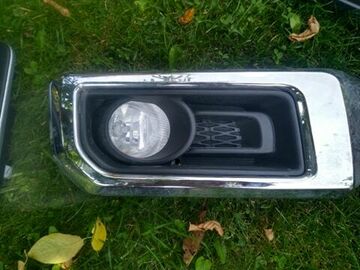 Selling with online payment: 2015 Toyota 4Runner - RH Fog Light Chrome Bezel