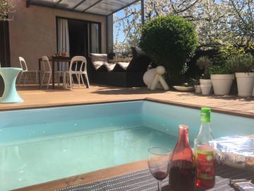 NOS JARDINS A LOUER: Terrasse et mini piscine à Montreuil 