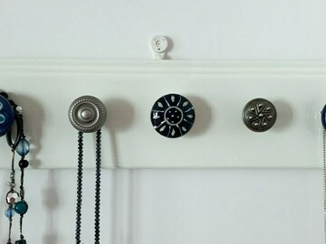  : Necklace Hanger