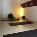 Vermiete Gym pro Tag: Kleiner lichtdurchfluteter Raum für Sportkurse oder Workshops