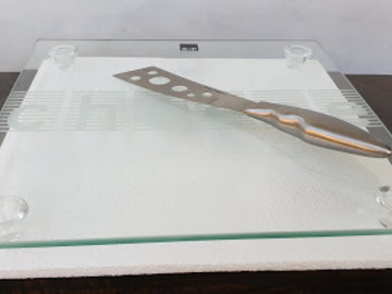 Renting out with online payment: Cheese board and slicer