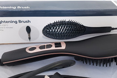 Renting out with online payment: Hair straightening brush 