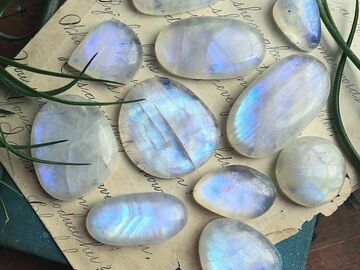 Selling: Moon Stone Reading 