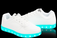 Comprar ahora: Lot of 12 LED shoes . White color . Size 5 to 10 . Mixed sizes
