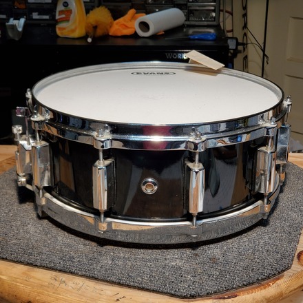 $200 OBO Pearl 5.5x14 All Maple snare 80s vintage - black lacquer