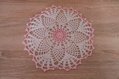 Vente au détail: Napperon moderne  rose et blanc, style romantique