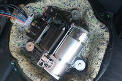 Selling with online payment: 2001 to 2006 BMW X5 - Air Ride Compressor