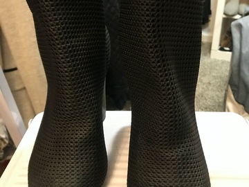 Selling : A PAIR OF BOOTS  