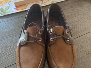 Selling : A pair of FLAT Shoes