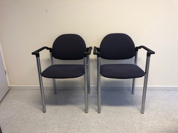 Gebruikte apparatuur: 5 solide wachtkamer stoelen