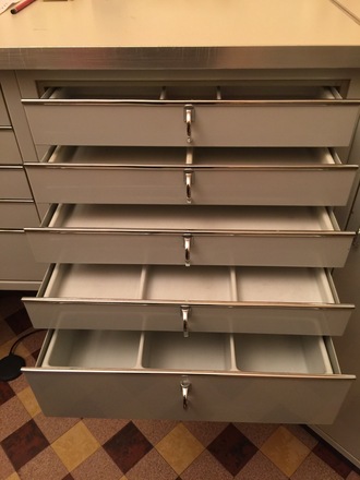 Metalen kasten BAISCH. goede kwaliteit 