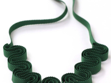  : Forest green grosgrain ribbon necklace