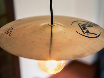 Vente au détail: Lampe plafonnier suspension réalisée avec une cymbale