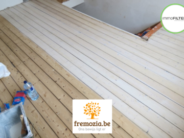 .: Renovatie grenen houten parket | door Fremozia