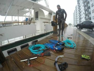 Offering: Boat Bottom Cleaning, Underwater Services - Miami Beach, FL