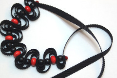  : Little black necklace with red pop