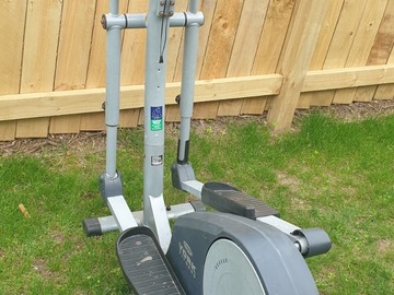 Renting out with online payment: Elliptical Trainer w sentimental value - lost 36kg w this baby