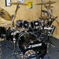 Selling with online payment: Sonor Select Force S-Drive, 6pc Maple Drum Set, Piano Black w/ HW