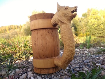 Venta con derecho de desistimiento (vendedor comercial): Wooden mug with wolf as handle