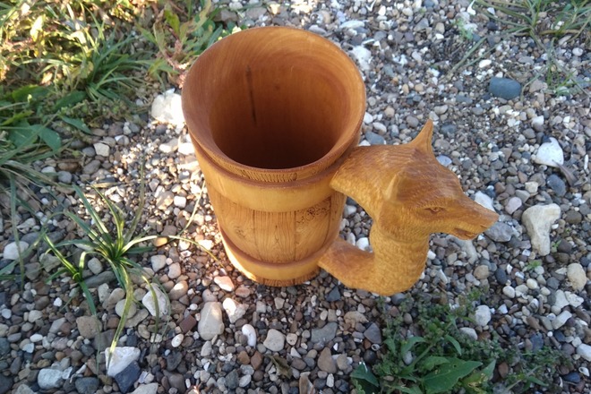 Wooden mug with wolf as handle