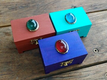 Vente au détail: Petite boite déco pierre précieuse (9 x 6 x 5.5cm)