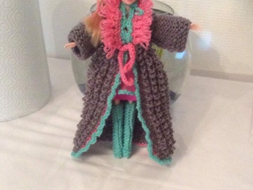 Vente au détail: Manteau Barbie en tricot 