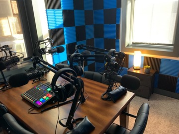 Rent Podcast Studio: Marina View Podcasting Studio