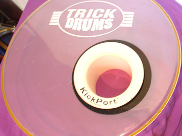 Selling with online payment: TRICK 18" Logo bass drum clear head w/ Kickport