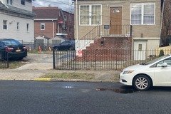 Weekly Rentals (Owner approval required): Queens NY,  Weekly Sedan/Small SUV Parking Near LaGuardia Airport
