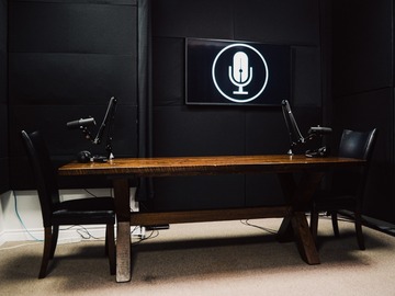 Rent Podcast Studio: Toronto Podcast Studio