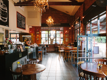 Free | Book a table: Pub with all the necessary components of a good work day