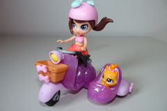 Selling: Littlest Petshop Poupée blythe et son scooter et mini-figurine