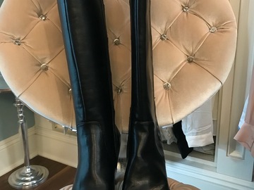 Selling : A PAIR OF BOOTS IN LEATHER  