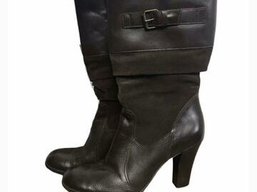 Selling : A PAIR OF BOOTS IN LEATHER  