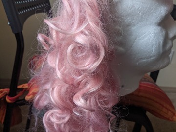 Selling with online payment: Pink Curly Clip