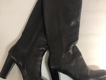 Alquilar un artículo: Mustat saappaat (black boots size 39)