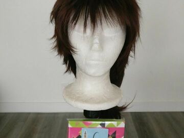 Selling with online payment: Brown short wig + medium ponytail clip