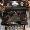 Faire offre: Machine à écrire royal ancienne 