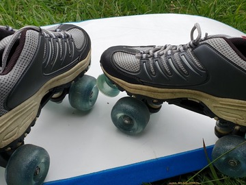 Selling: Roller skates - size 7