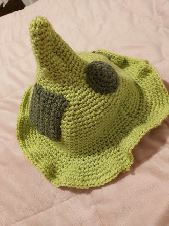 Green mismatch hat and gloves set