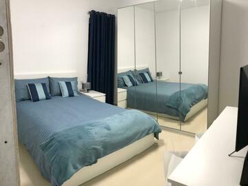 Rooms for rent: ST JULIANS 11A - Amazing double room + ensuite bathroom + Own TV
