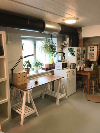 Työtila/Työpöytäpaikka Vallilassa >> Working space/Desk for rent