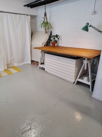 Työtila/Työpöytäpaikka Vallilassa >> Working space/Desk for rent