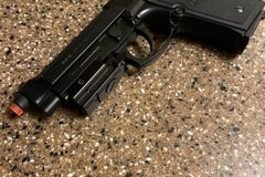 Selling: G and G Beretta M9 green gas
