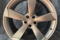 Selling: Audi S8 21 inch OEM Wheels