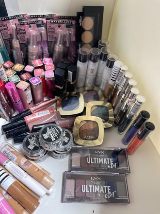 (100) Wholesale Makeup Cosmetic L'Oreal Maybelline Covergirl