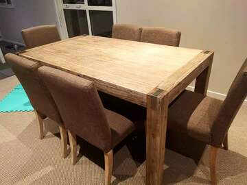 For Sale: Wood Dining Table (with 6 chairs) for Sale only 600NZD