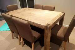 For Sale: Wood Dining Table (with 6 chairs) for Sale only 600NZD