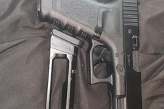 Selling: Glock 17 