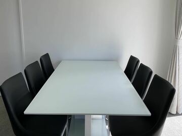 For Sale: modern 7 pieces dining suit